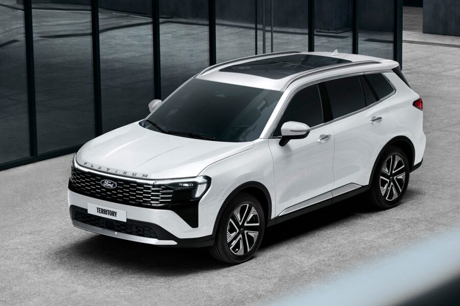 Ford Territory màu trắng nhìn từ góc cao phía trước