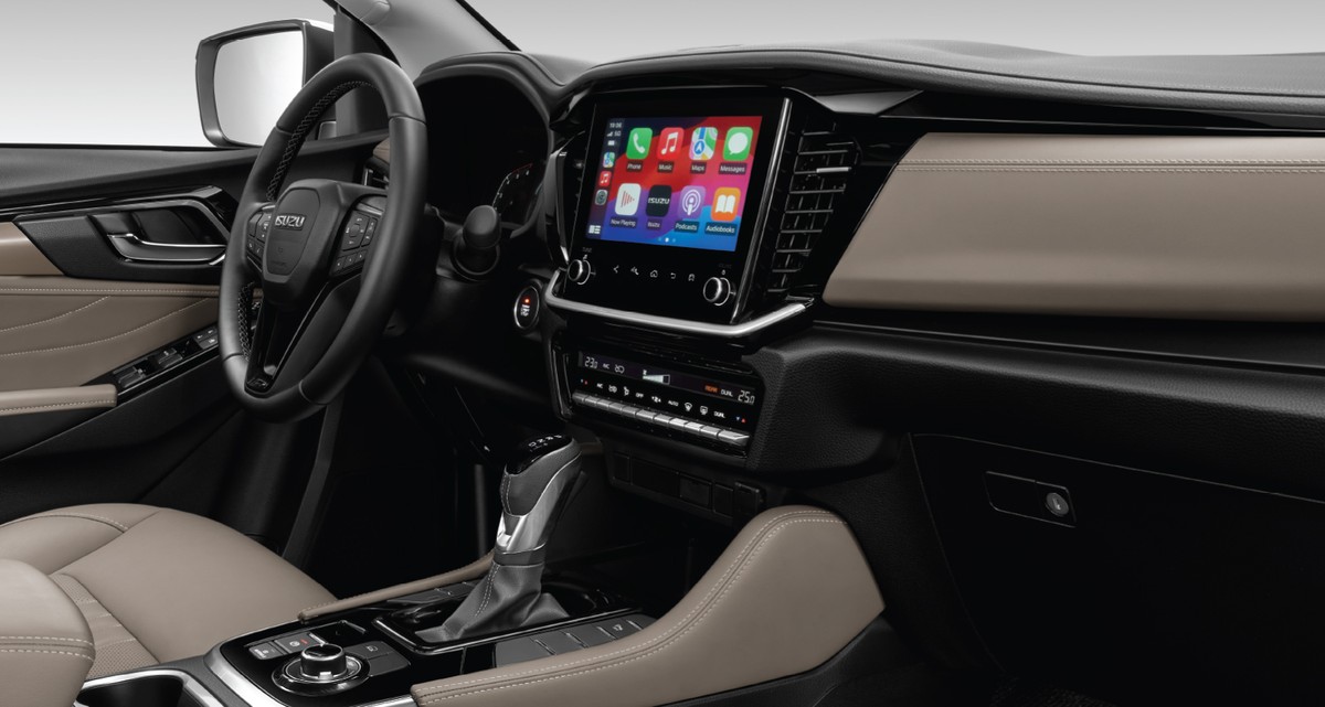 Bảng táp-lô và màn hình cảm ứng Isuzu MU-X