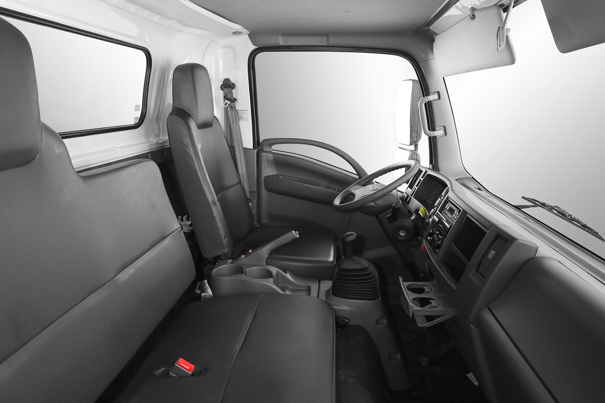 Khoang cabin xe tải Isuzu N-Series