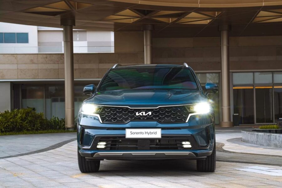 Đầu xe Sorento Plug-in Hybrid màu xanh